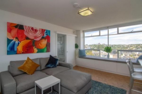 Bright 1 Bedroom Studio with Amazing City Views